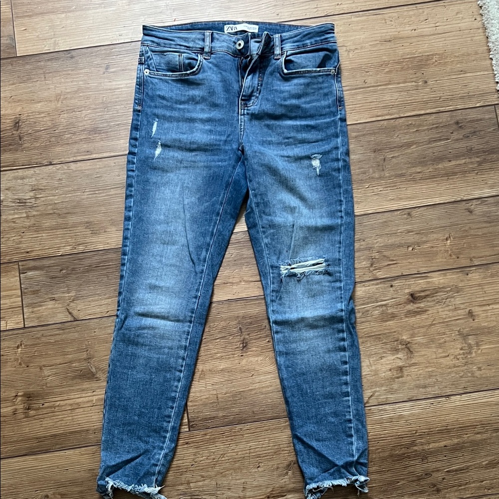 Zara Women's Distressed Blue Skinny Jeans size 4